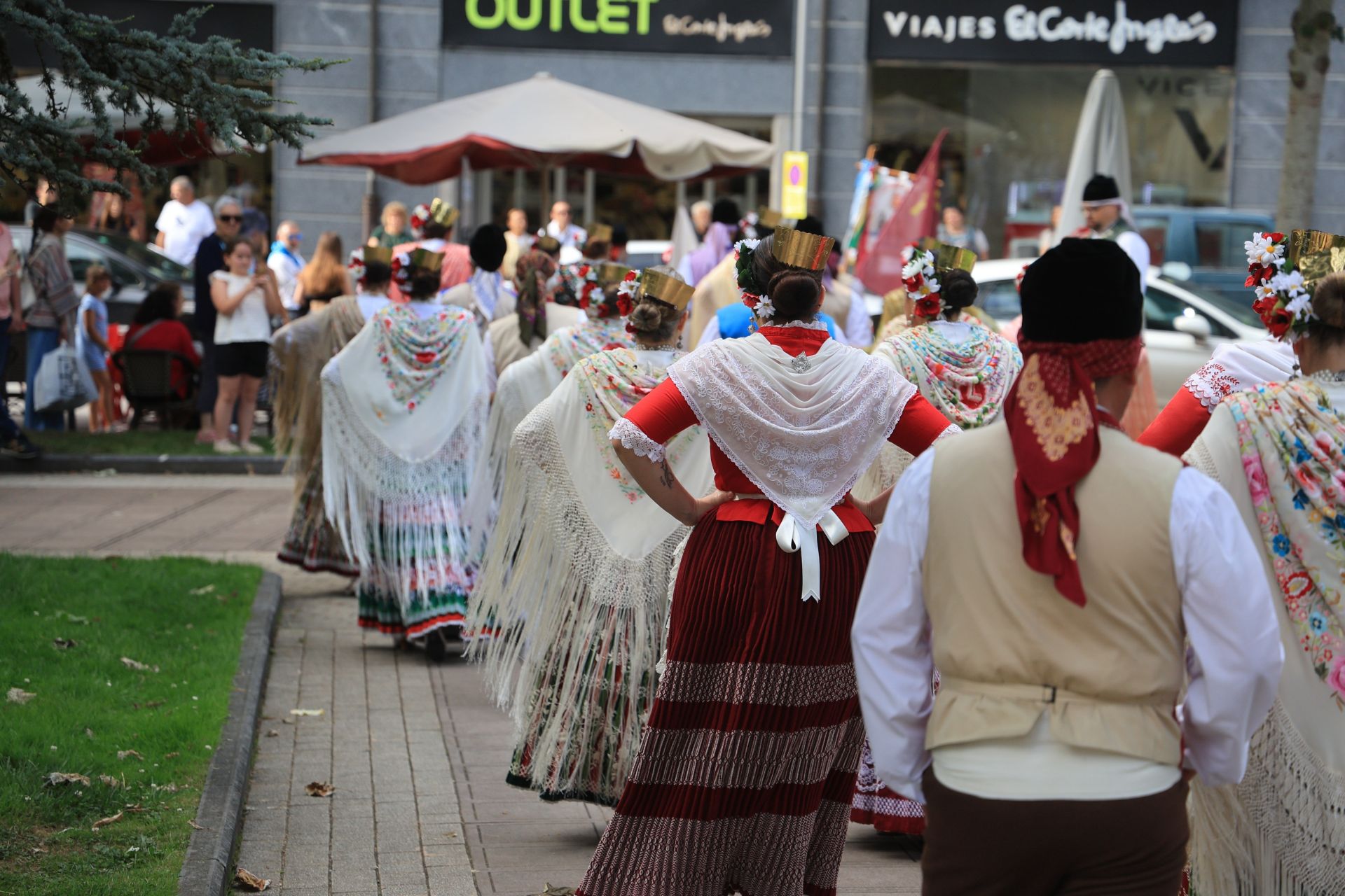 Danzas que entrelazan culturas en La Pola