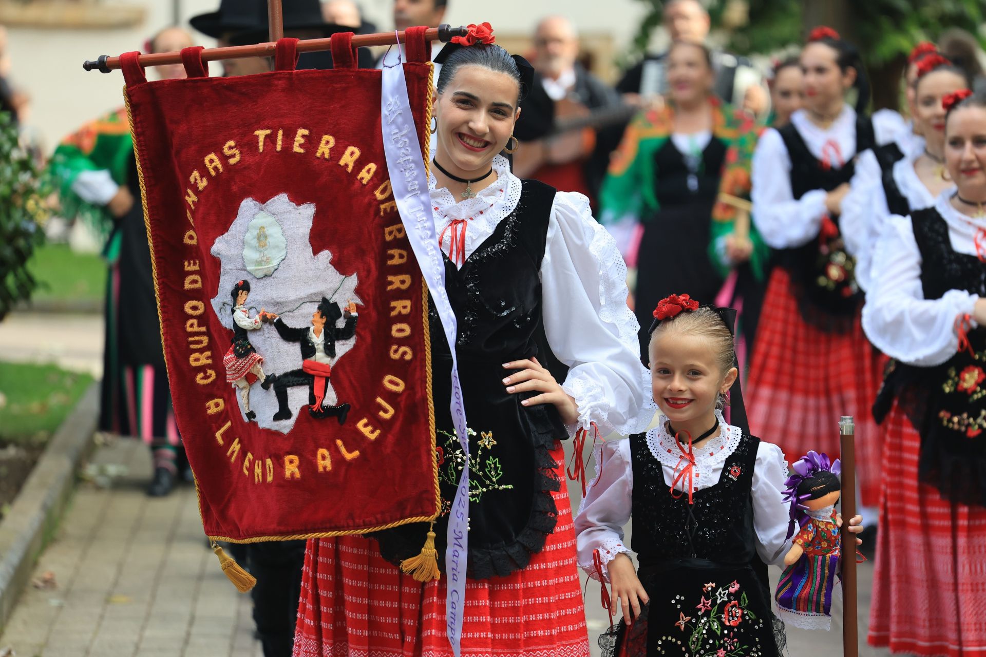 Danzas que entrelazan culturas en La Pola