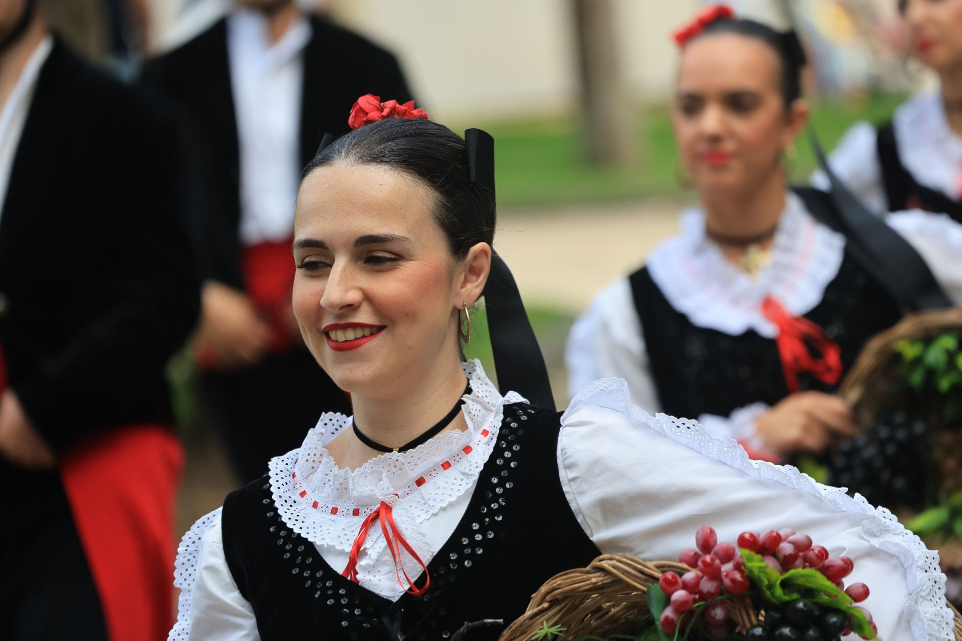 Danzas que entrelazan culturas en La Pola