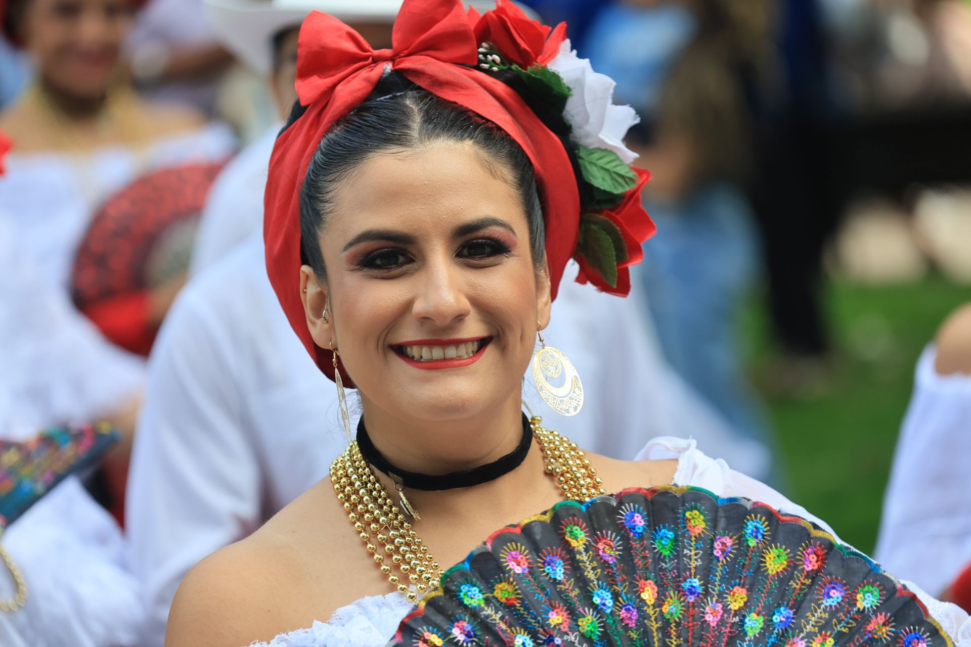 Danzas que entrelazan culturas en La Pola