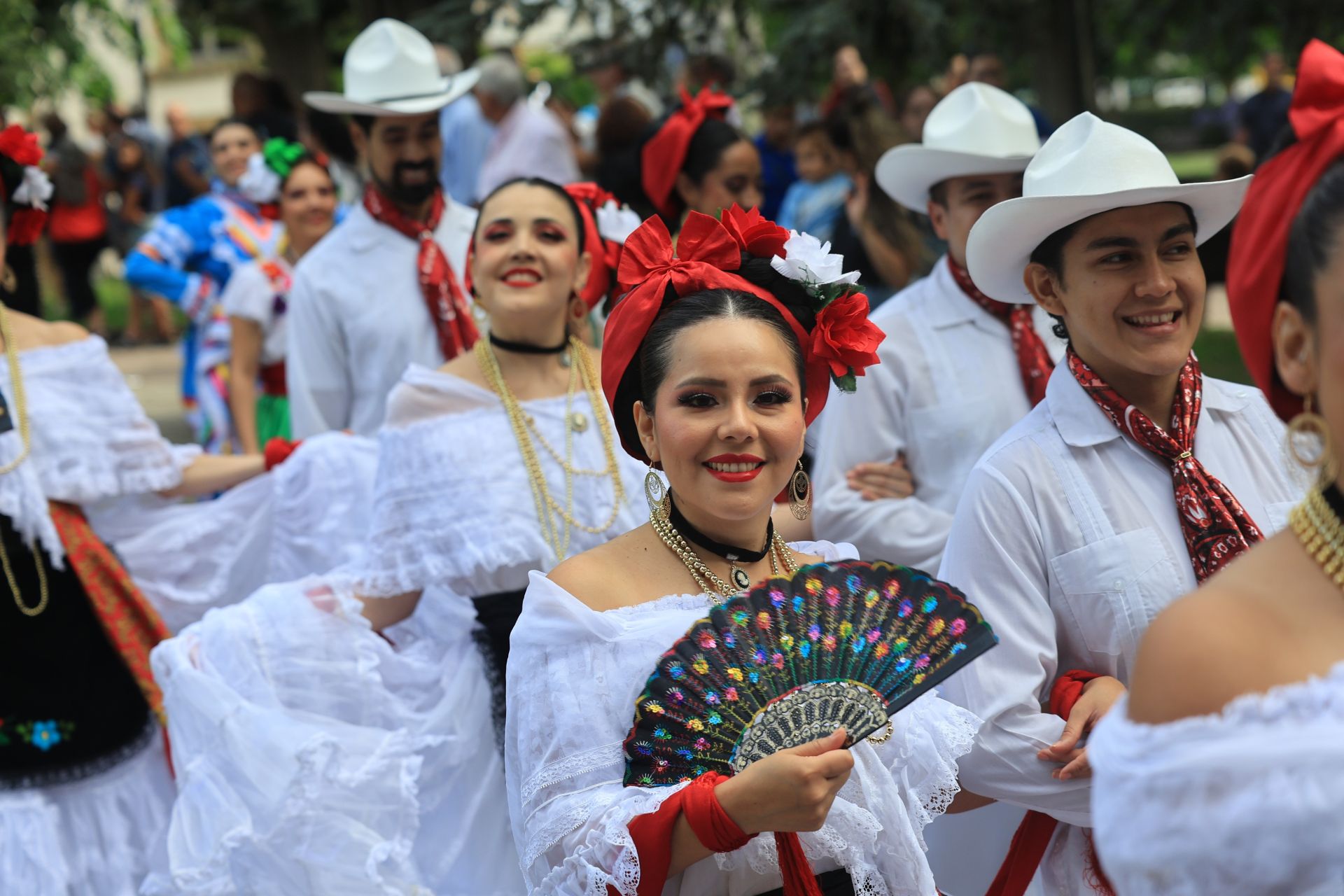 Danzas que entrelazan culturas en La Pola