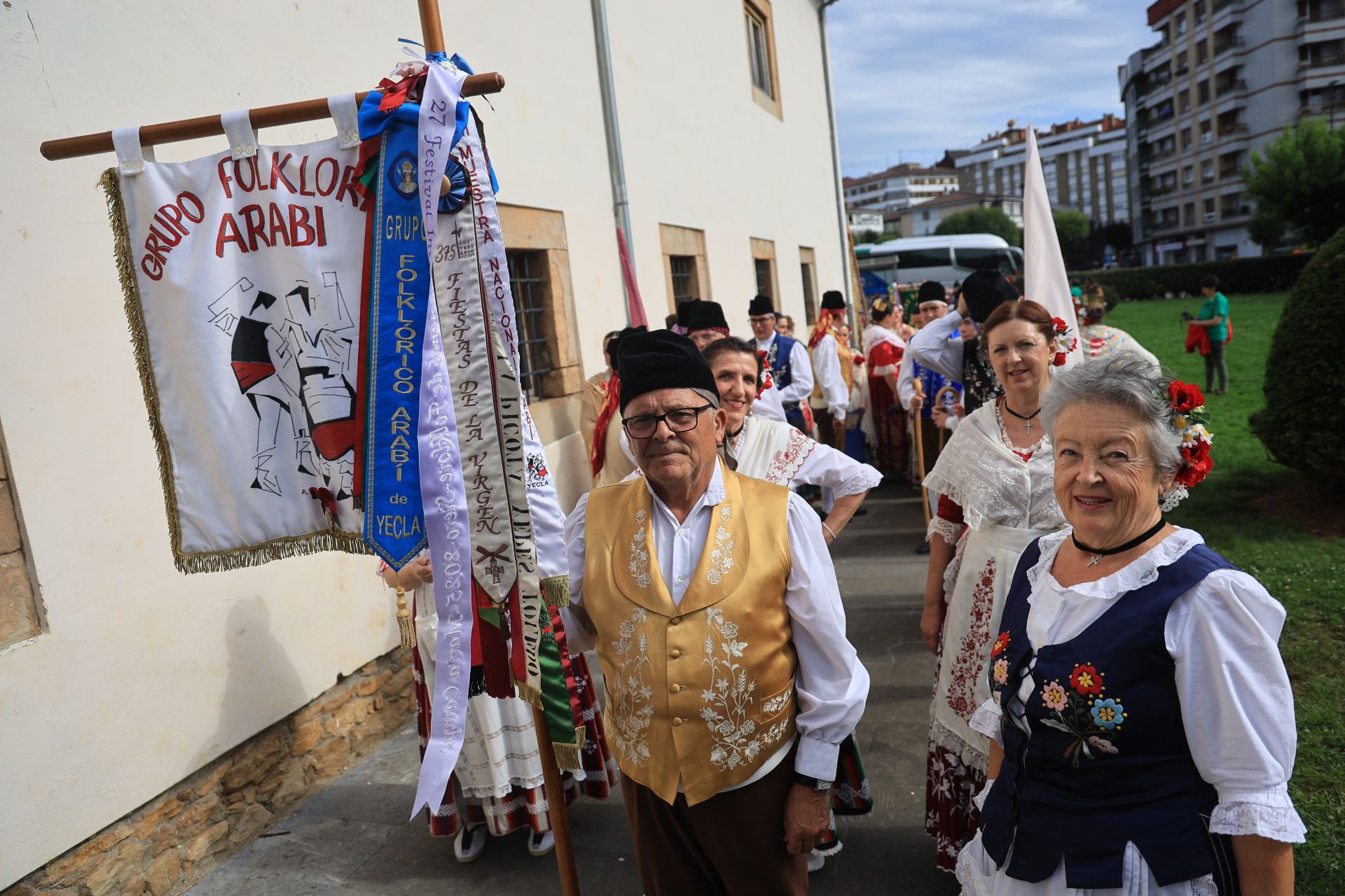 Danzas que entrelazan culturas en La Pola