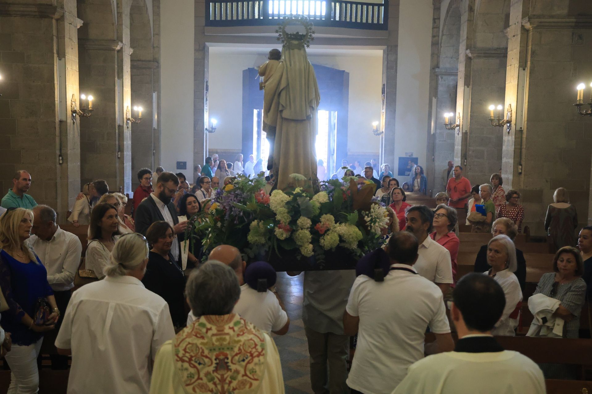 El Carmín de La Pola: misa y procesión antes de la romería