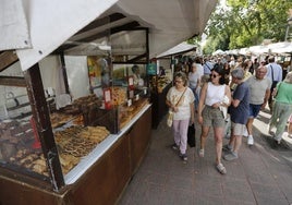 Puestos del mercado, este pasado fin de semana en Las Meanas.