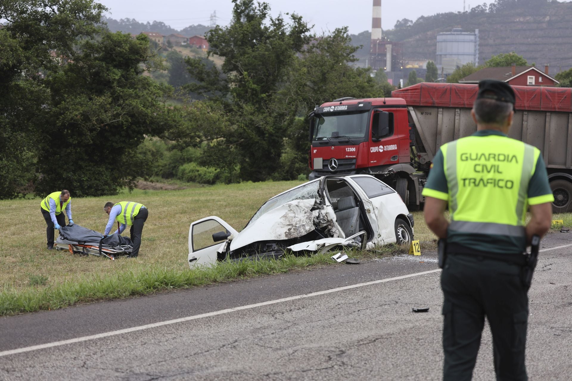 Las imágenes del accidente en Carreño que deja un fallecido