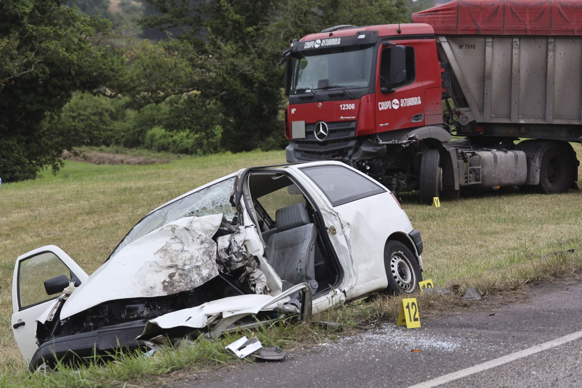 Las imágenes del accidente en Carreño que deja un fallecido