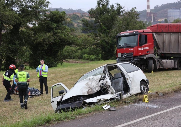 Muere un hombre tras chocar su coche con un camión a la altura de Aboño, en Carreño