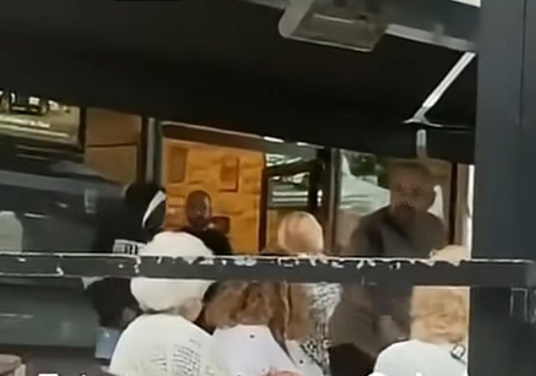 Un altercado en Oviedo acaba al grito de «vete a tu país en patera»