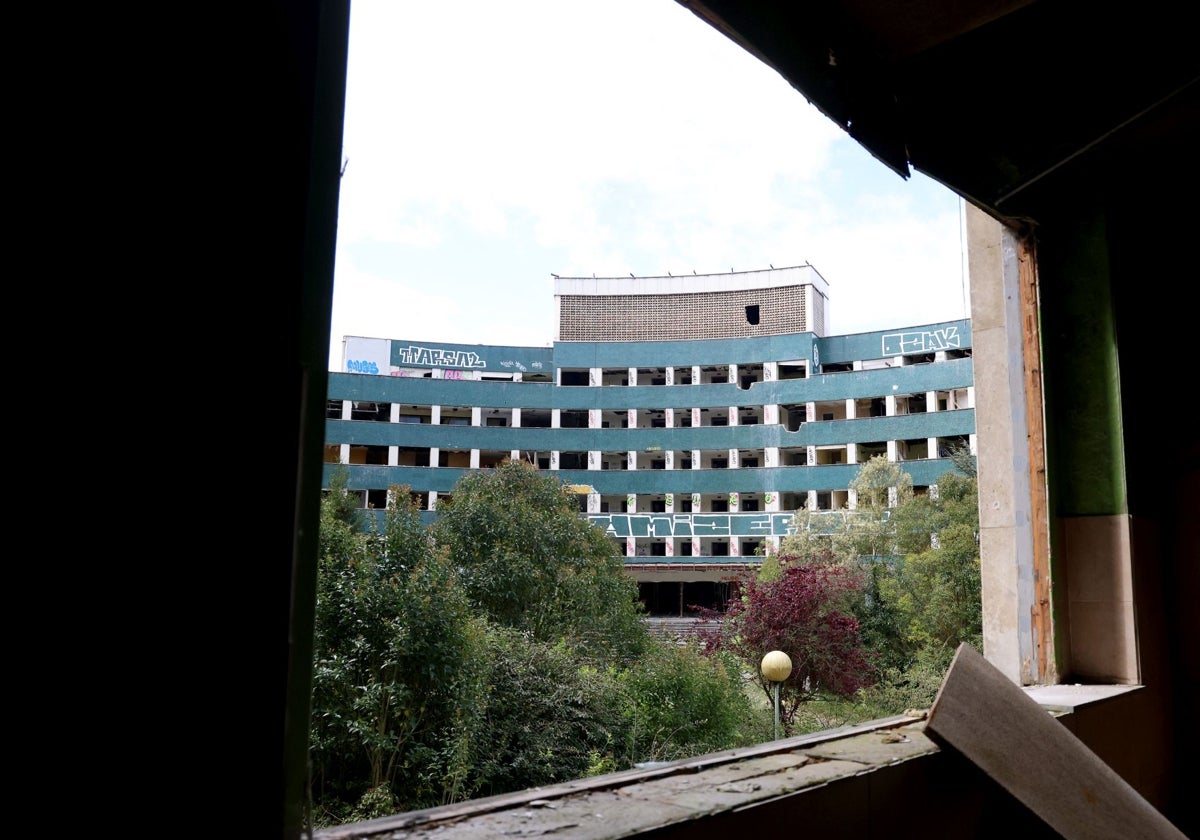 El edificio de Maternidad es ya un esqueleto.
