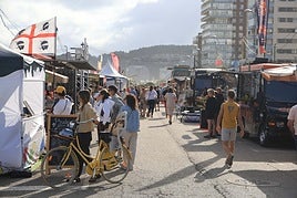 La zona del 'market' y de 'foodtrucks' estuvo ya ayer muy animada.