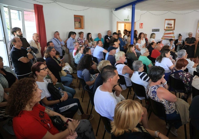 Los vecinos de La Luz se interesan por las ayudas para la renovación de sus viviendas