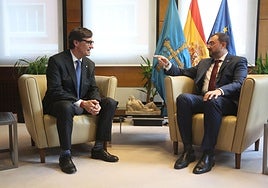 El presidente de Cataluña, Salvador Illa, y el del Principado, Adrián Barbón, en una reunión en Oviedo el pasado mes de octubre