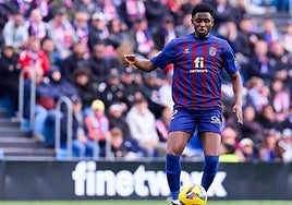 Amadou Diawara, en un partido con el Eldense.