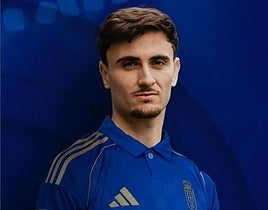 Álex Forés vestirá la camiseta del Real Oviedo.