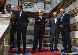 Antonio Trevín (centro), junto a otros expresidentes de Asturias.