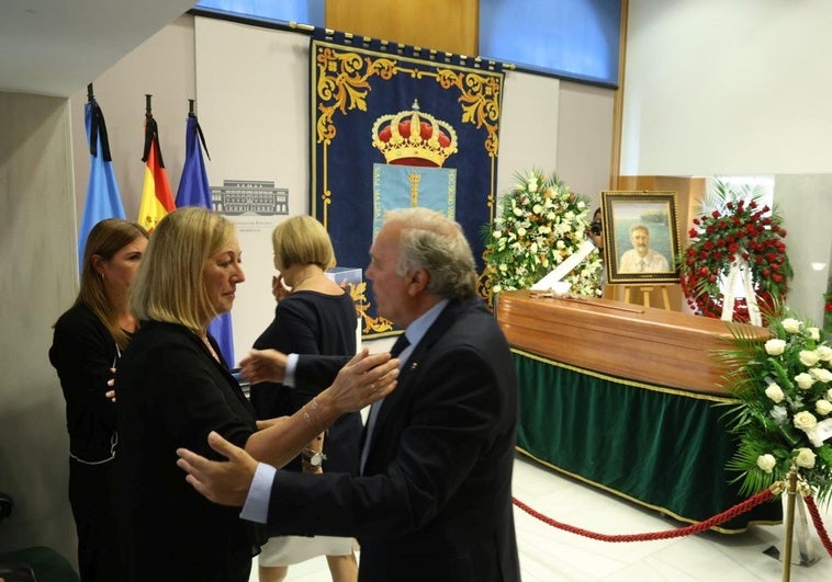 La capilla ardiente se ha instalado en la sede de Presidencia.