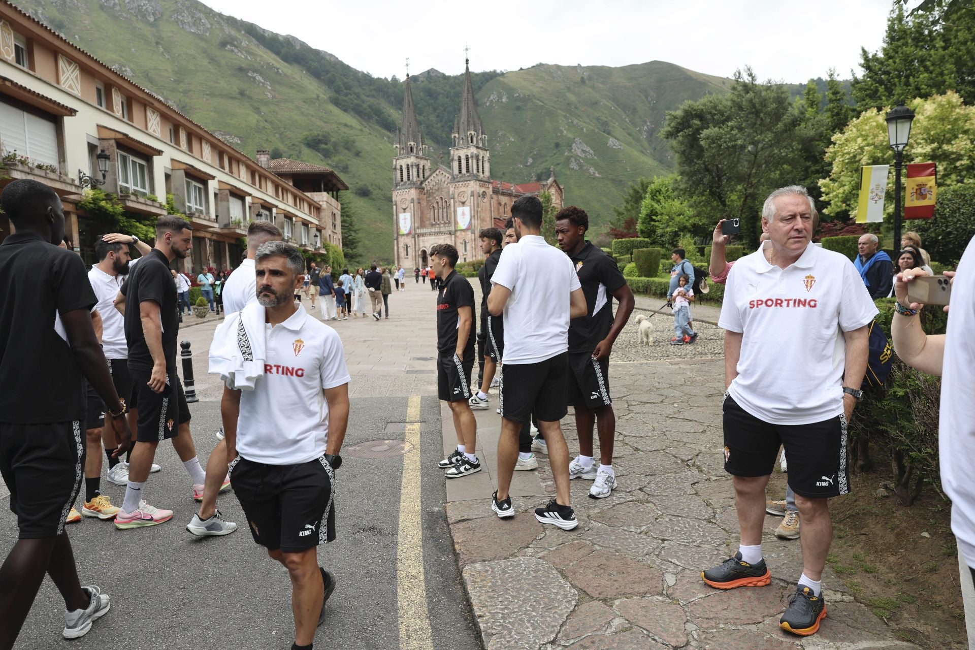 La Santina bendice la nueva temporada del Sporting de Gijón