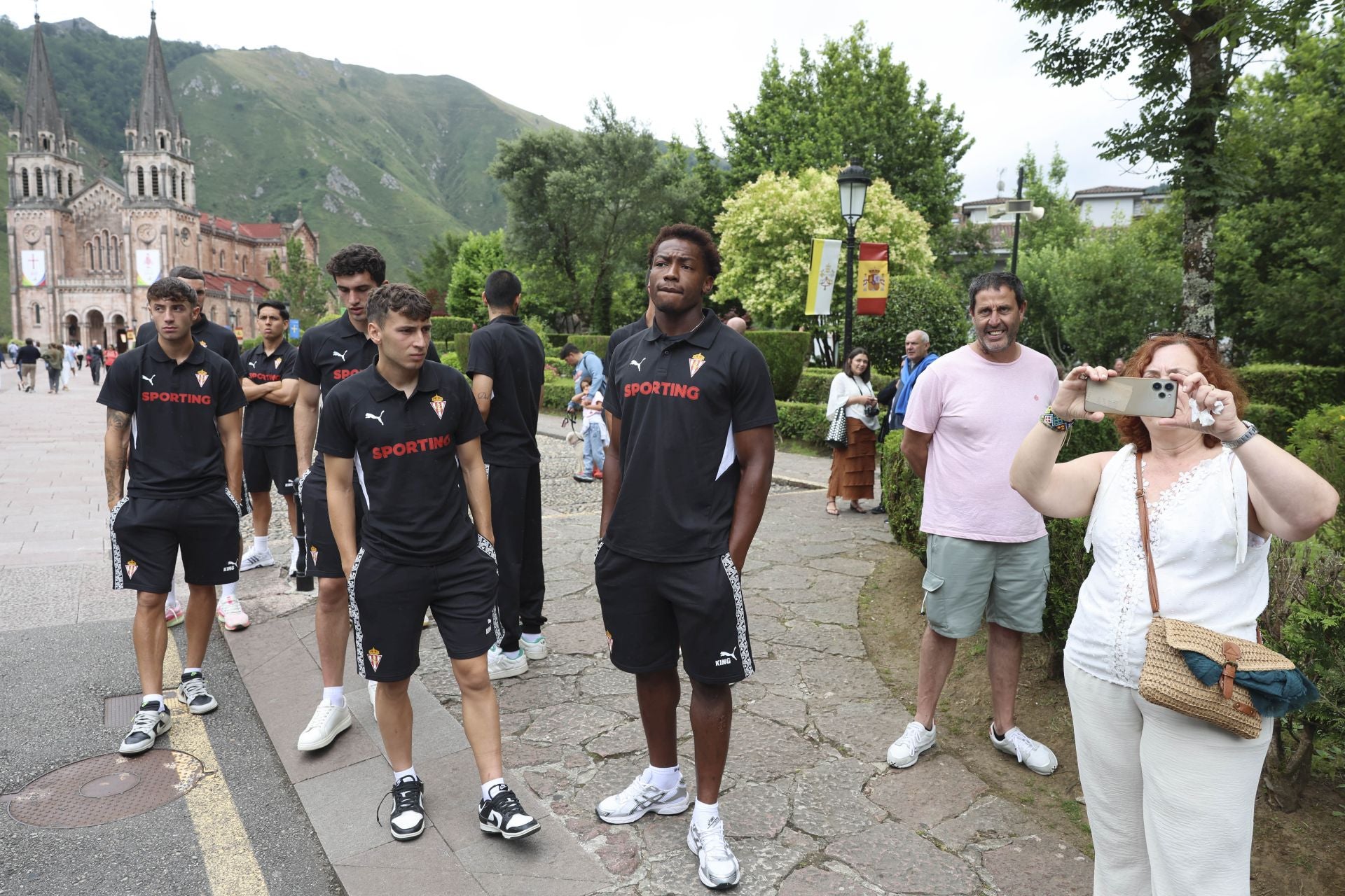 La Santina bendice la nueva temporada del Sporting de Gijón