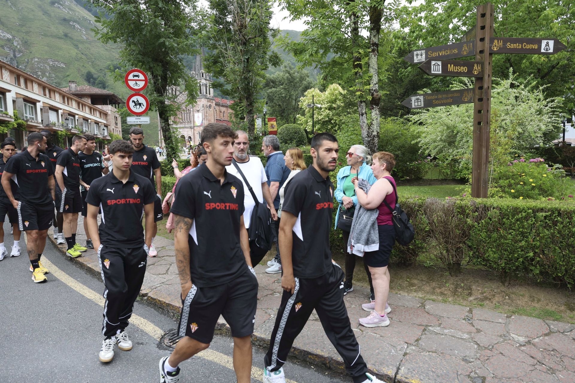 La Santina bendice la nueva temporada del Sporting de Gijón