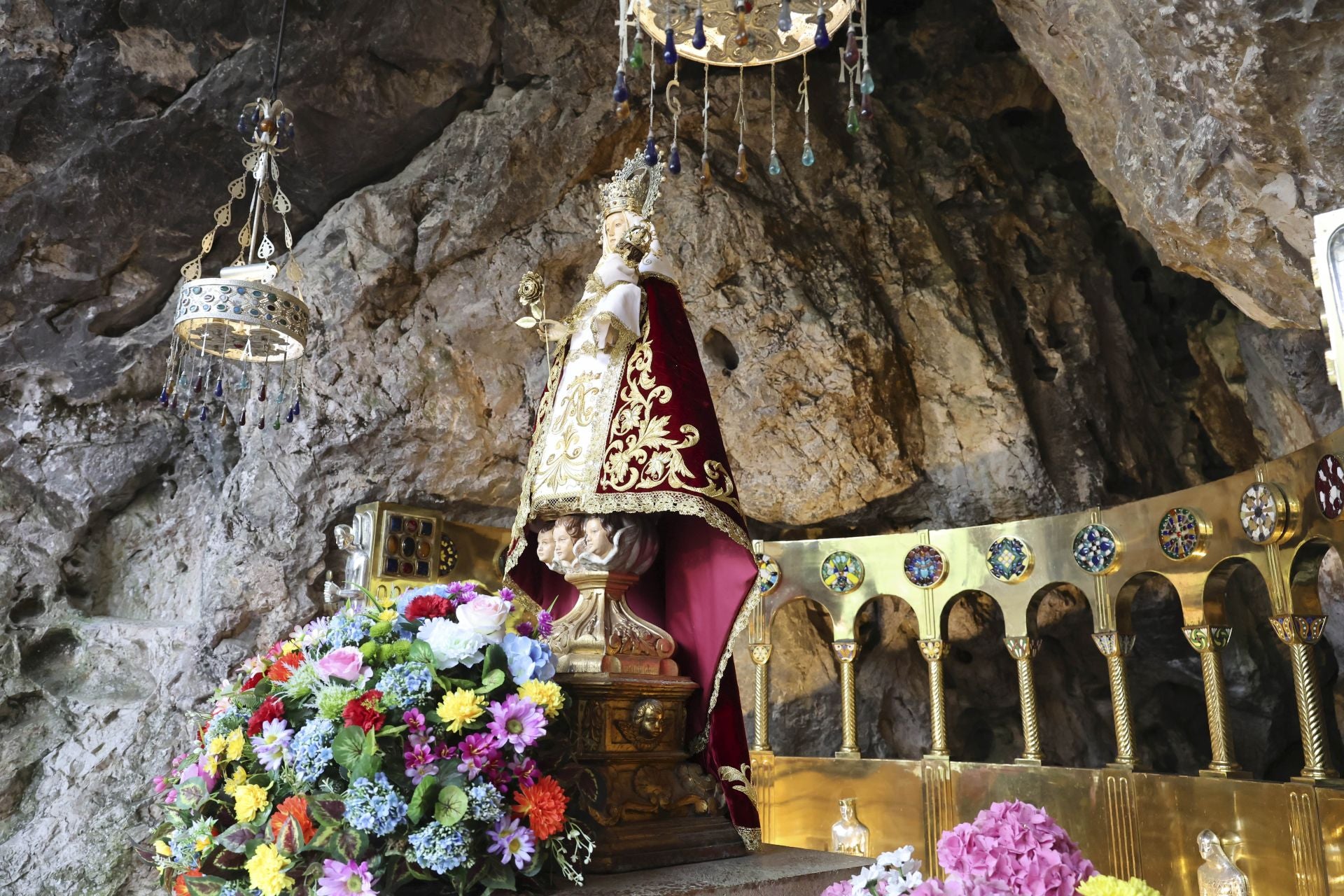 La Santina bendice la nueva temporada del Sporting de Gijón