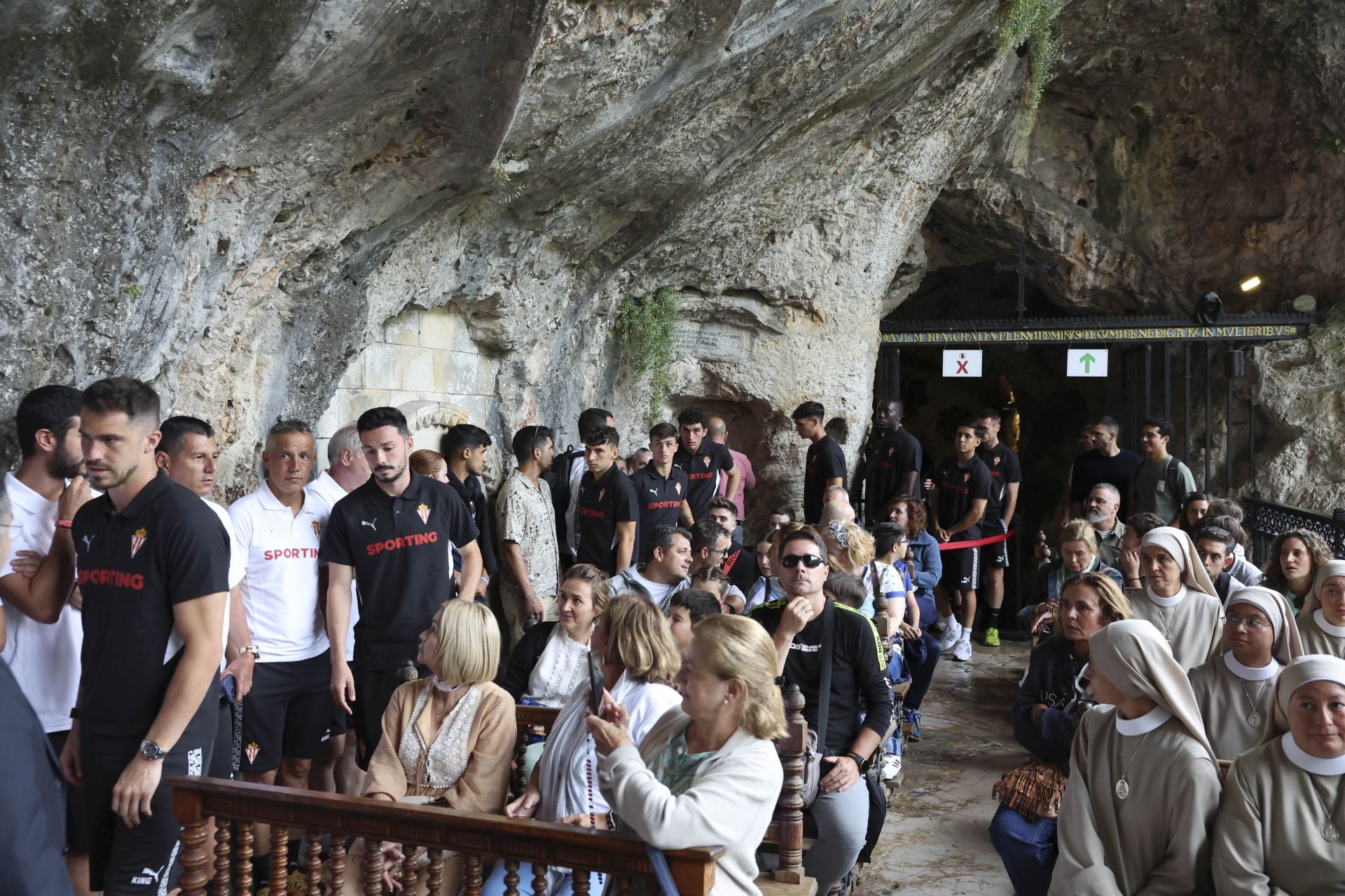 La Santina bendice la nueva temporada del Sporting de Gijón