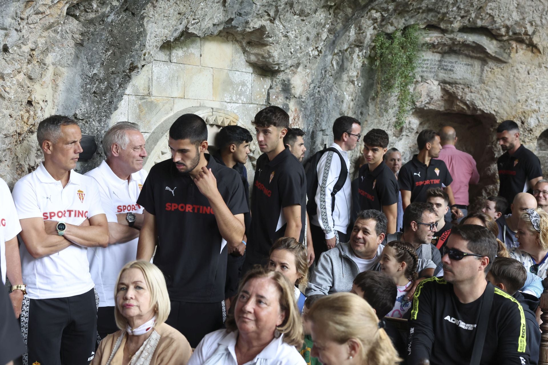 La Santina bendice la nueva temporada del Sporting de Gijón