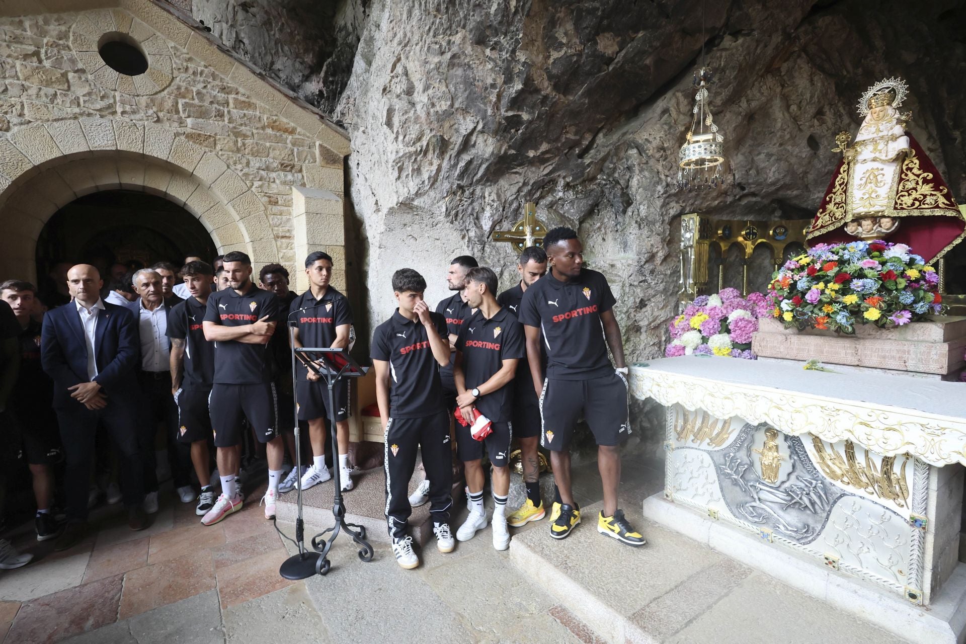 La Santina bendice la nueva temporada del Sporting de Gijón
