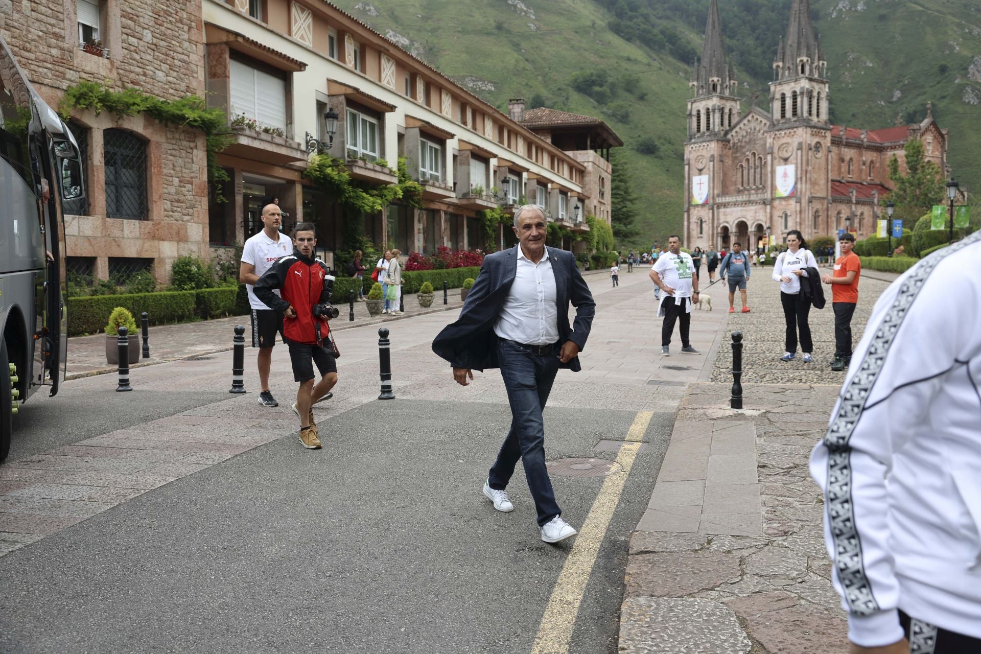 La Santina bendice la nueva temporada del Sporting de Gijón