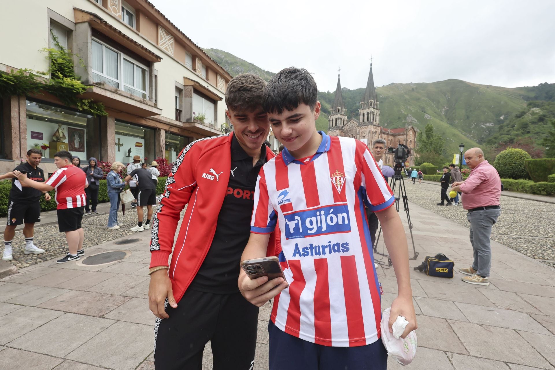 La Santina bendice la nueva temporada del Sporting de Gijón