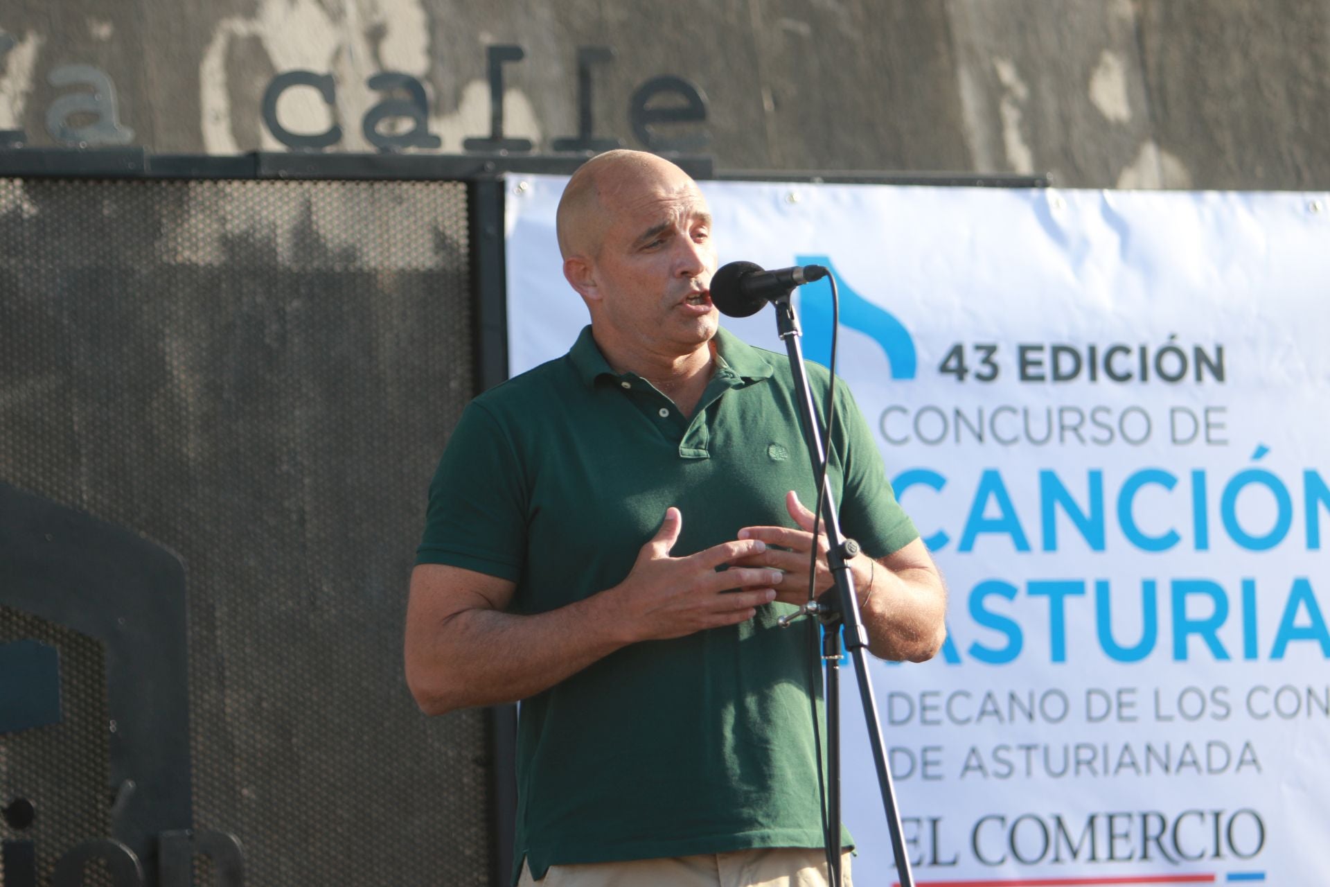 El concurso de Canción Asturiana de EL COMERCIO llena la plaza de la República