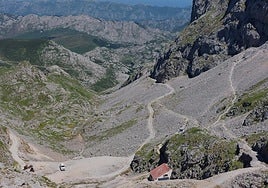 Refugio Casetón de Andara, un lugar cargado de historia en medio de un paisaje agreste y kárstico.