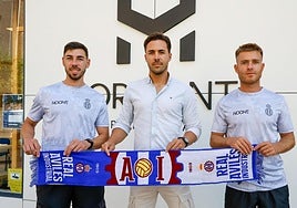 Raúl Hernández, Miguel Linares y Berto Cayarga, antes de la presentación.
