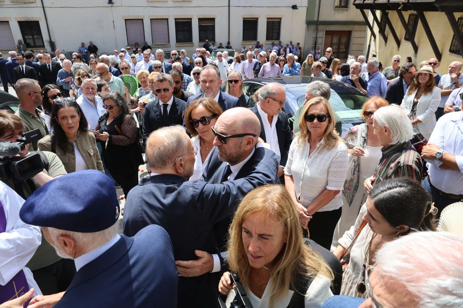 Emotivo adiós a Antonio Trevín en Llanes