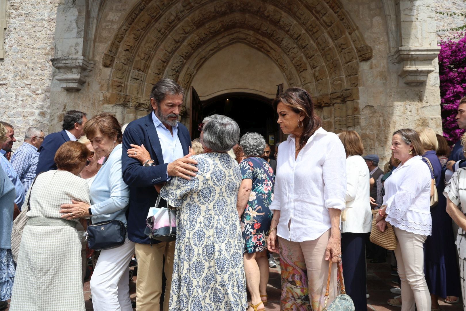 Emotivo adiós a Antonio Trevín en Llanes