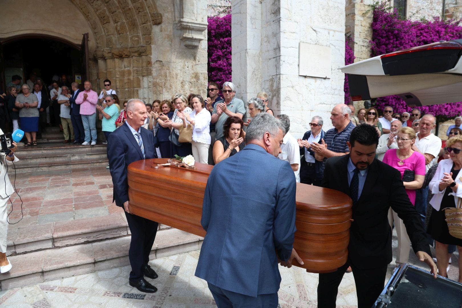 Emotivo adiós a Antonio Trevín en Llanes