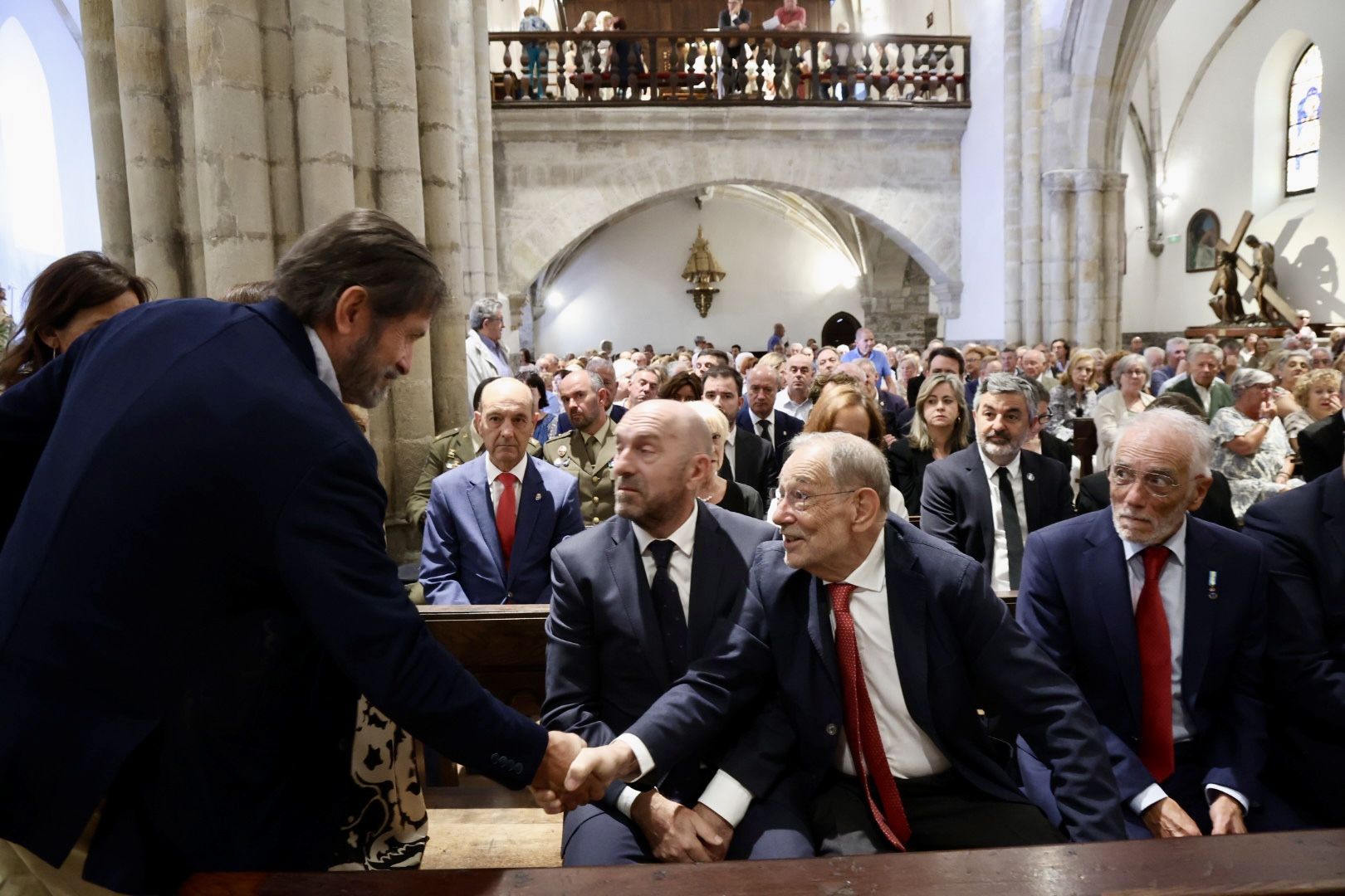 Emotivo adiós a Antonio Trevín en Llanes