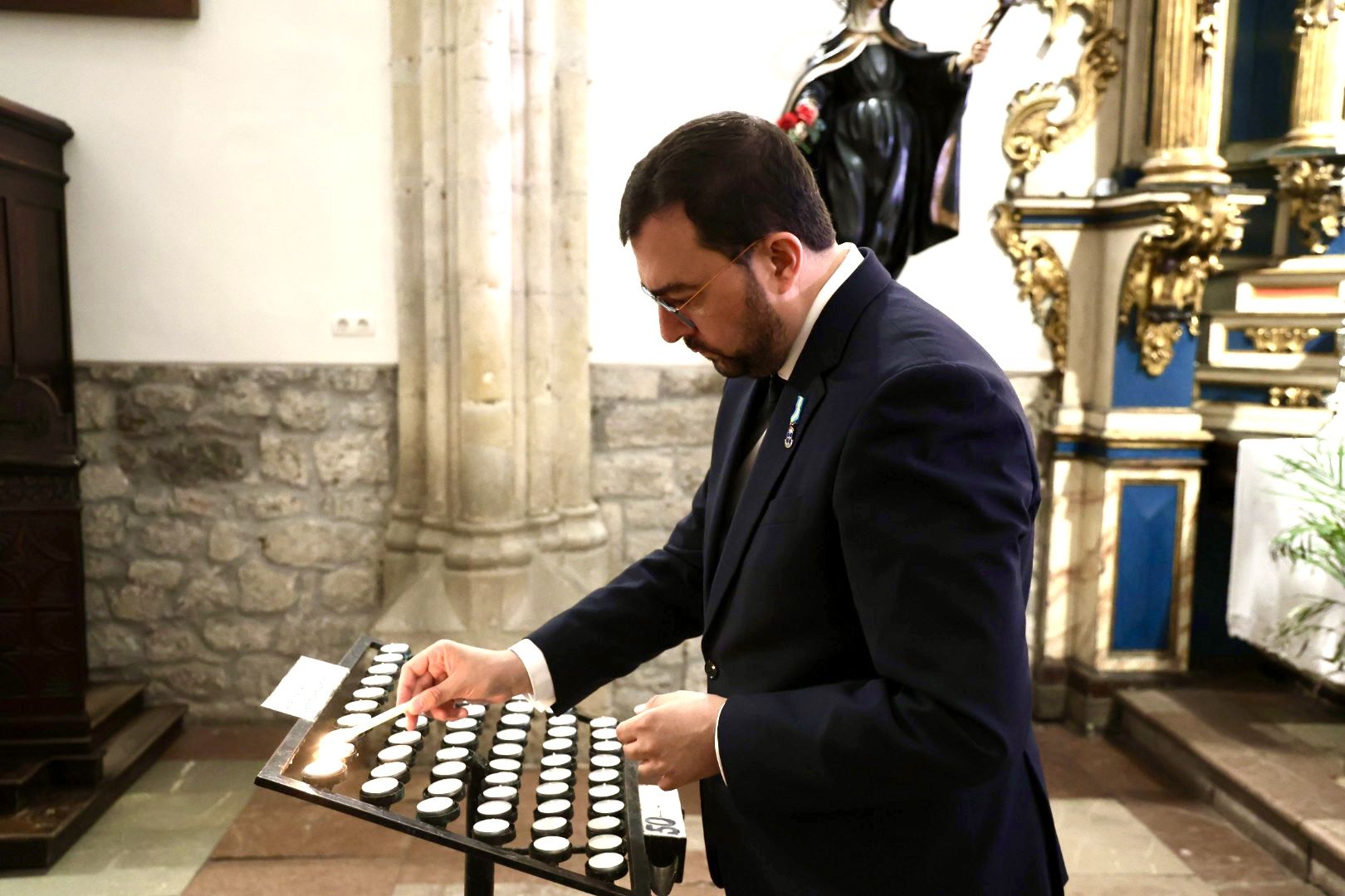 Emotivo adiós a Antonio Trevín en Llanes