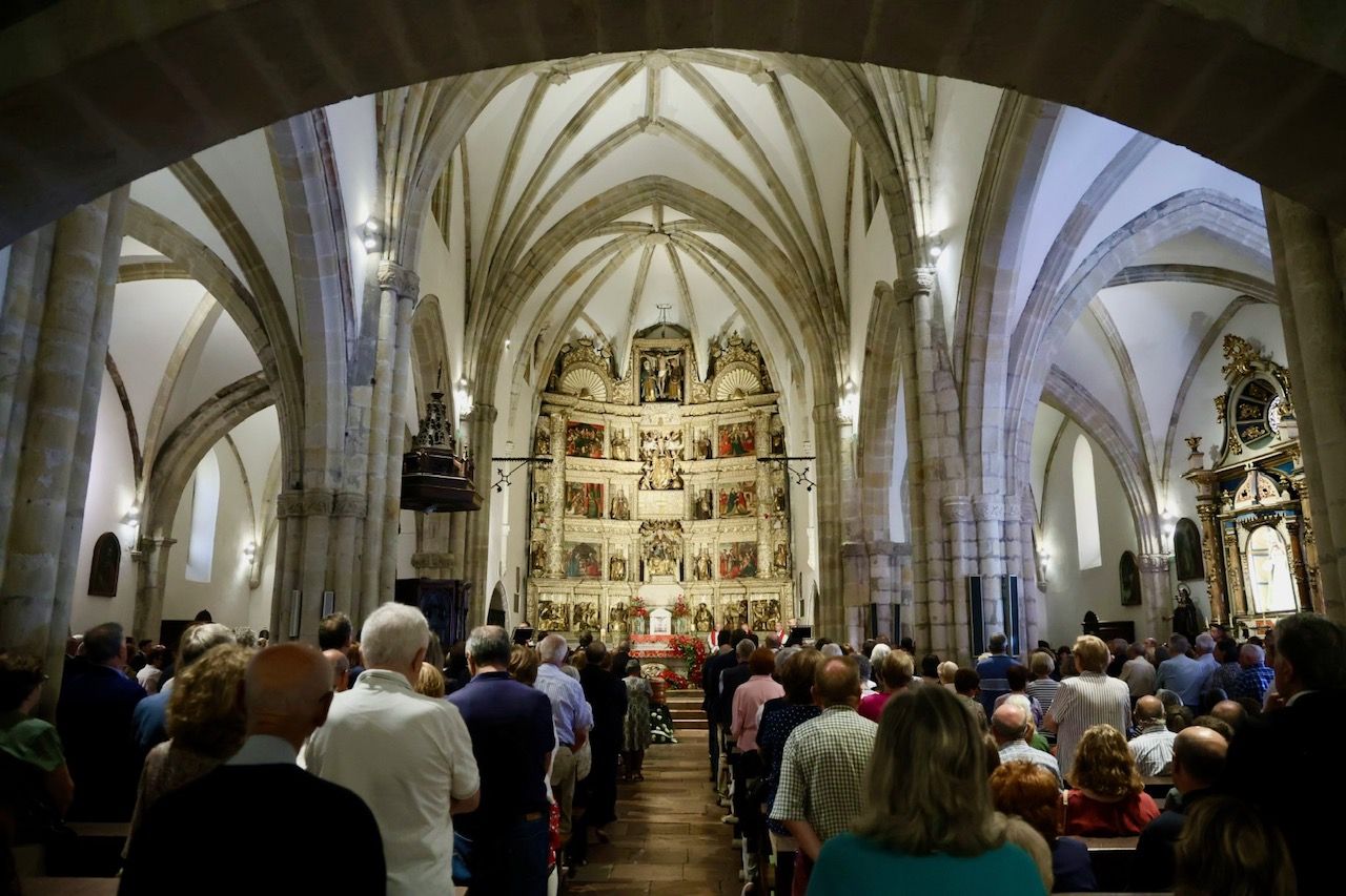 Emotivo adiós a Antonio Trevín en Llanes