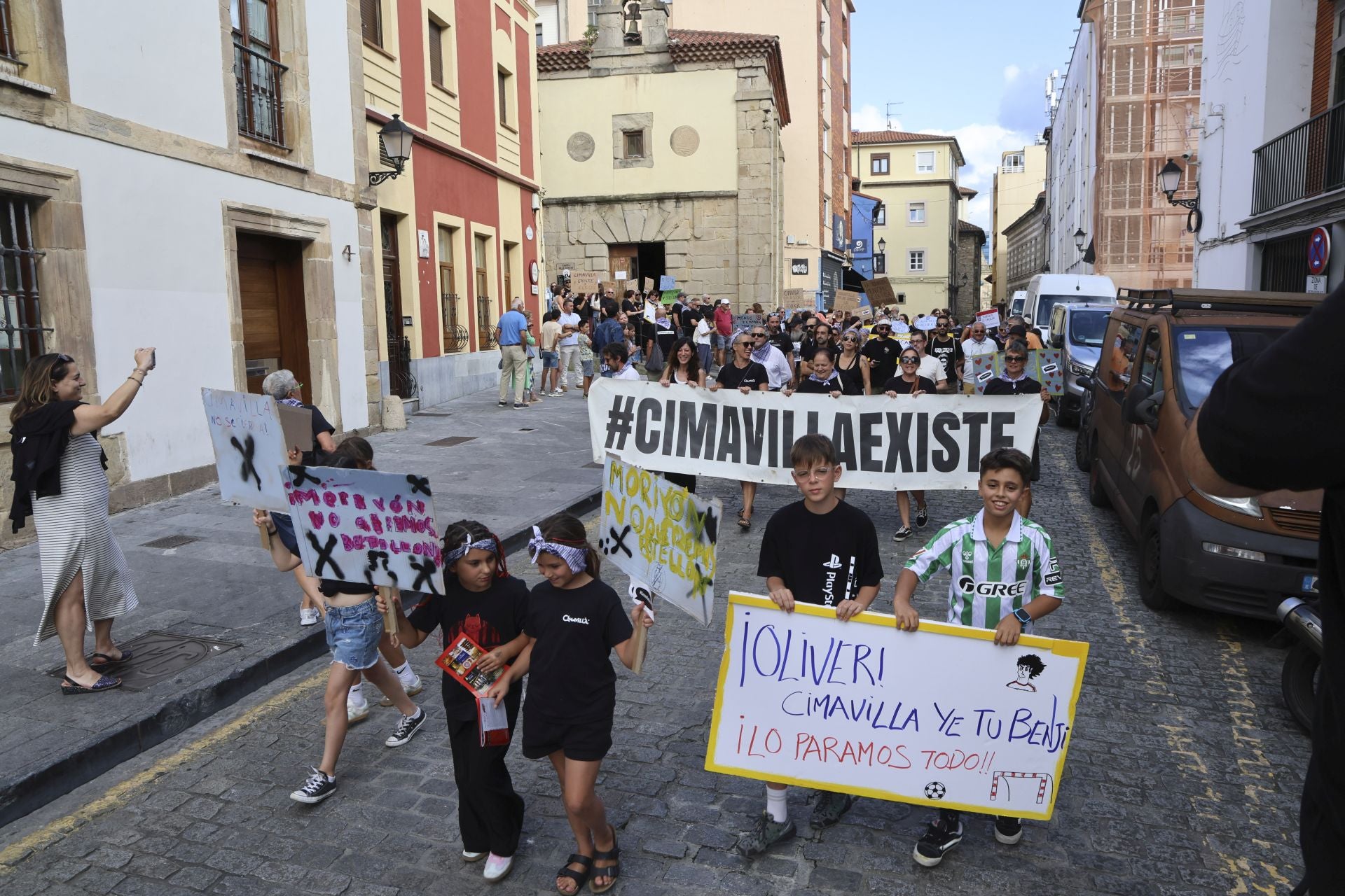 Cimavilla se moviliza contra el turismo masivo