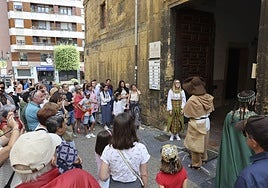 Un instante de la visita teatralizada en El Antiguo.