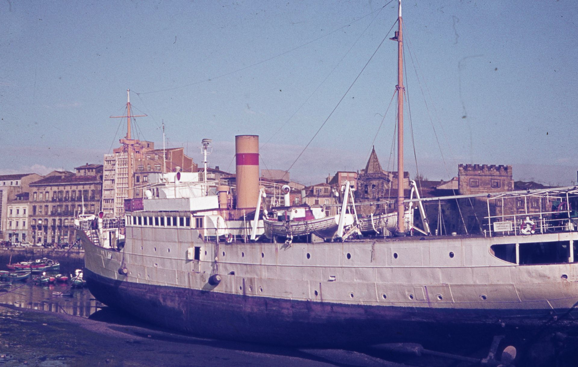 Barco en el Muelle.1975