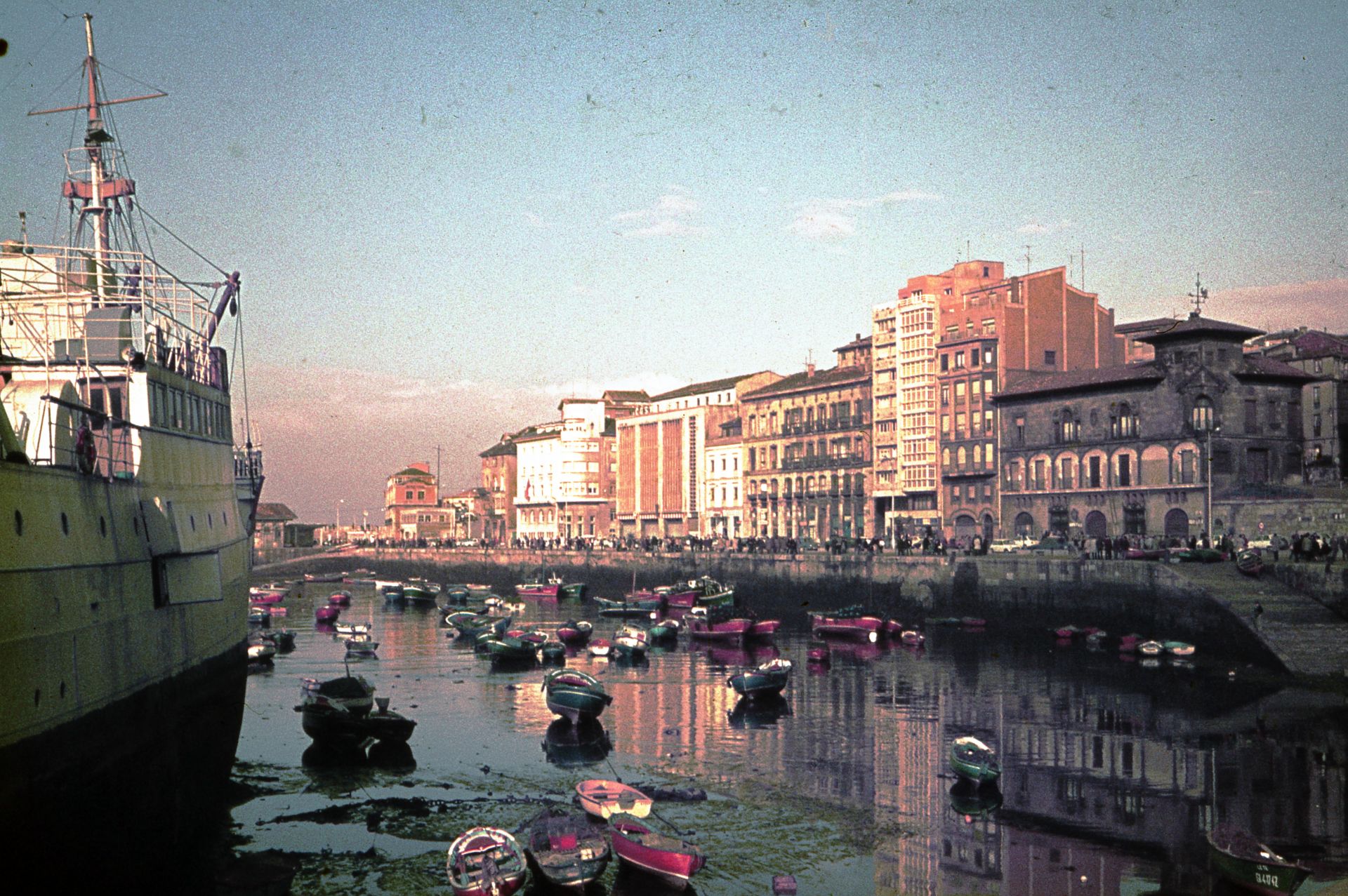 Marea baja en el Muelle. 1975