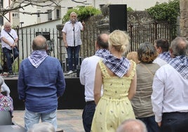 Con el pañuelo sabugero, Pepa Sanz reinvindicó la huella de las mujeres en Sabugo.