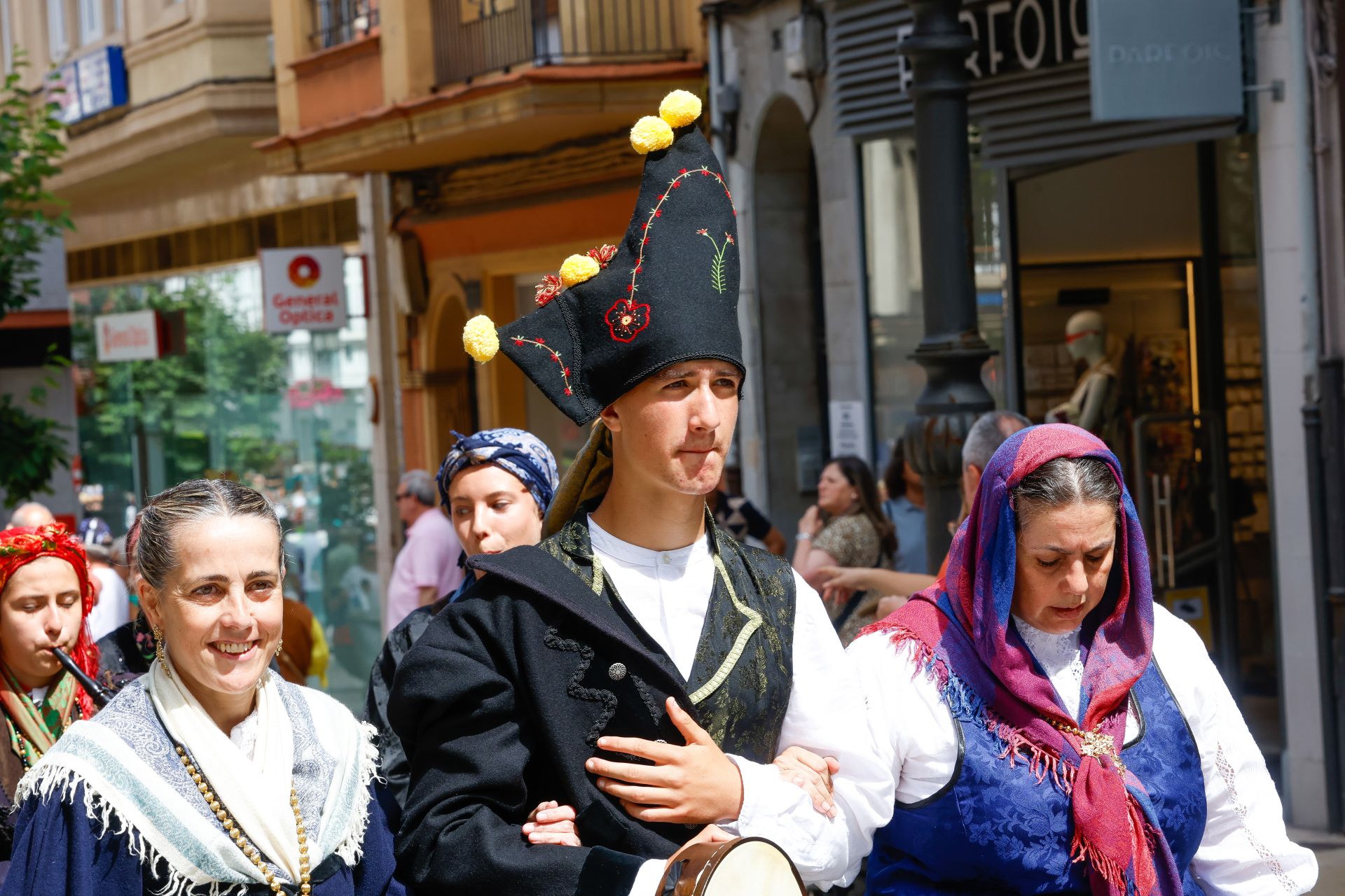 Música y color en el gran desfile celta de Avilés