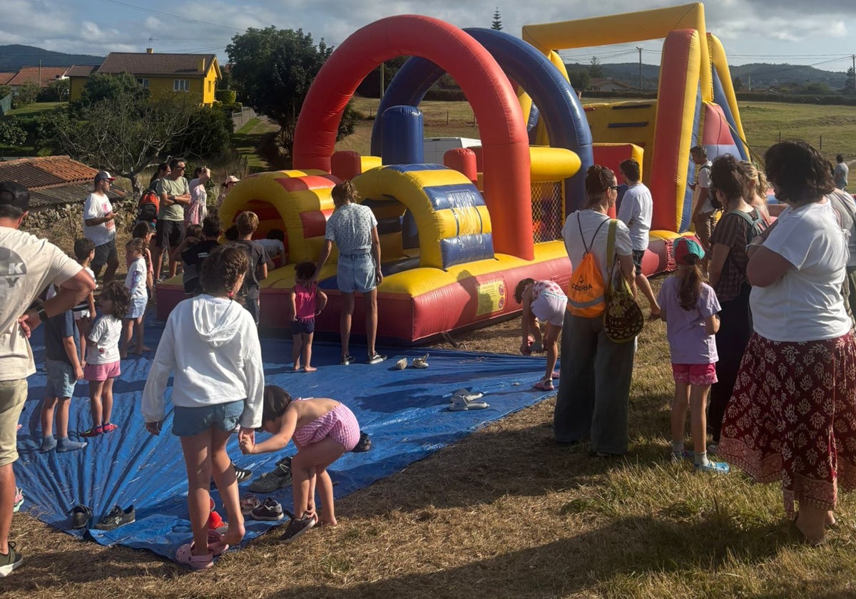 Juegos hinchables por las fiestas de Santa Ana, en Quintes