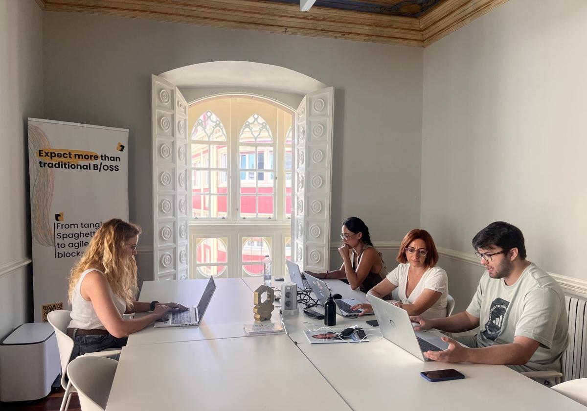 Parte del equipo de Alvatross en una sesión en Maqua.