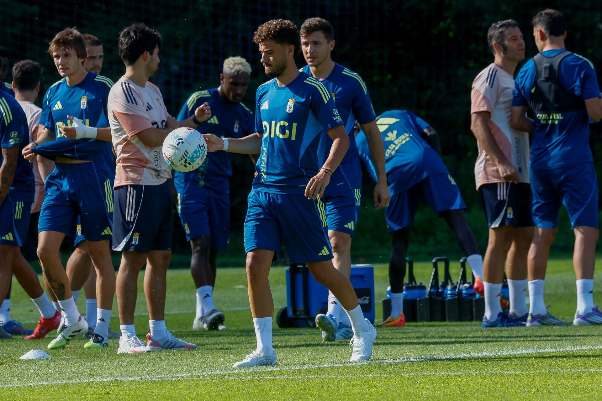 El Real Oviedo vuelve al trabajo en una semana con tres partidos