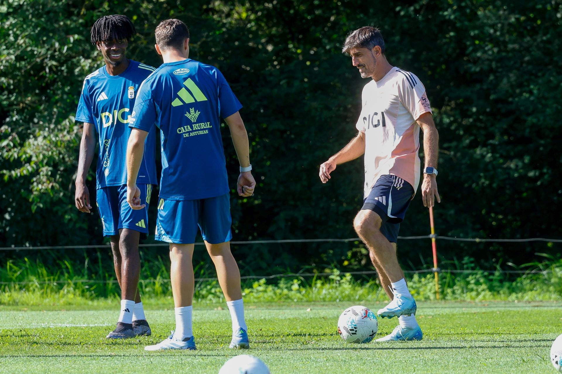El Real Oviedo vuelve al trabajo en una semana con tres partidos
