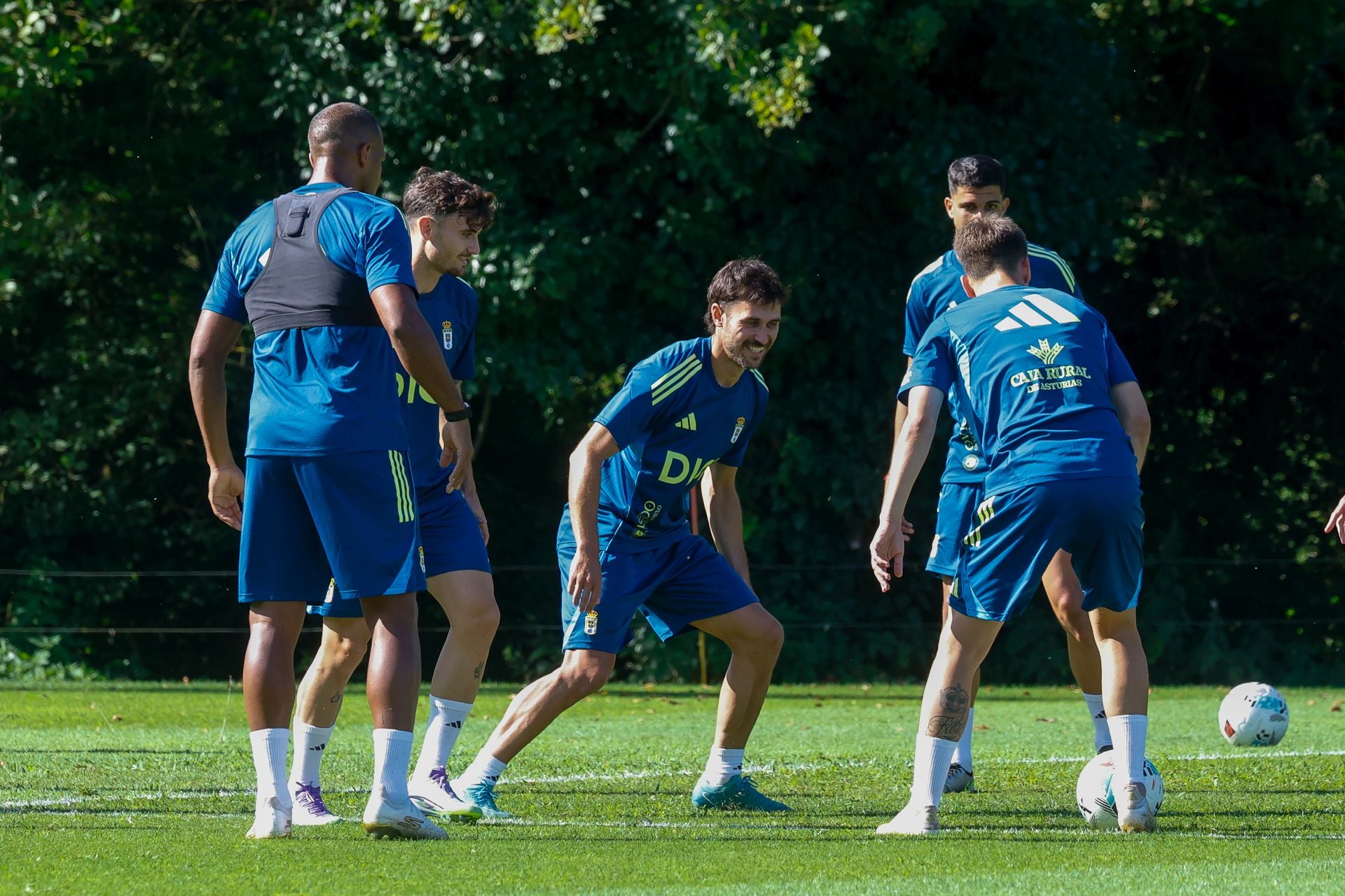 El Real Oviedo vuelve al trabajo en una semana con tres partidos