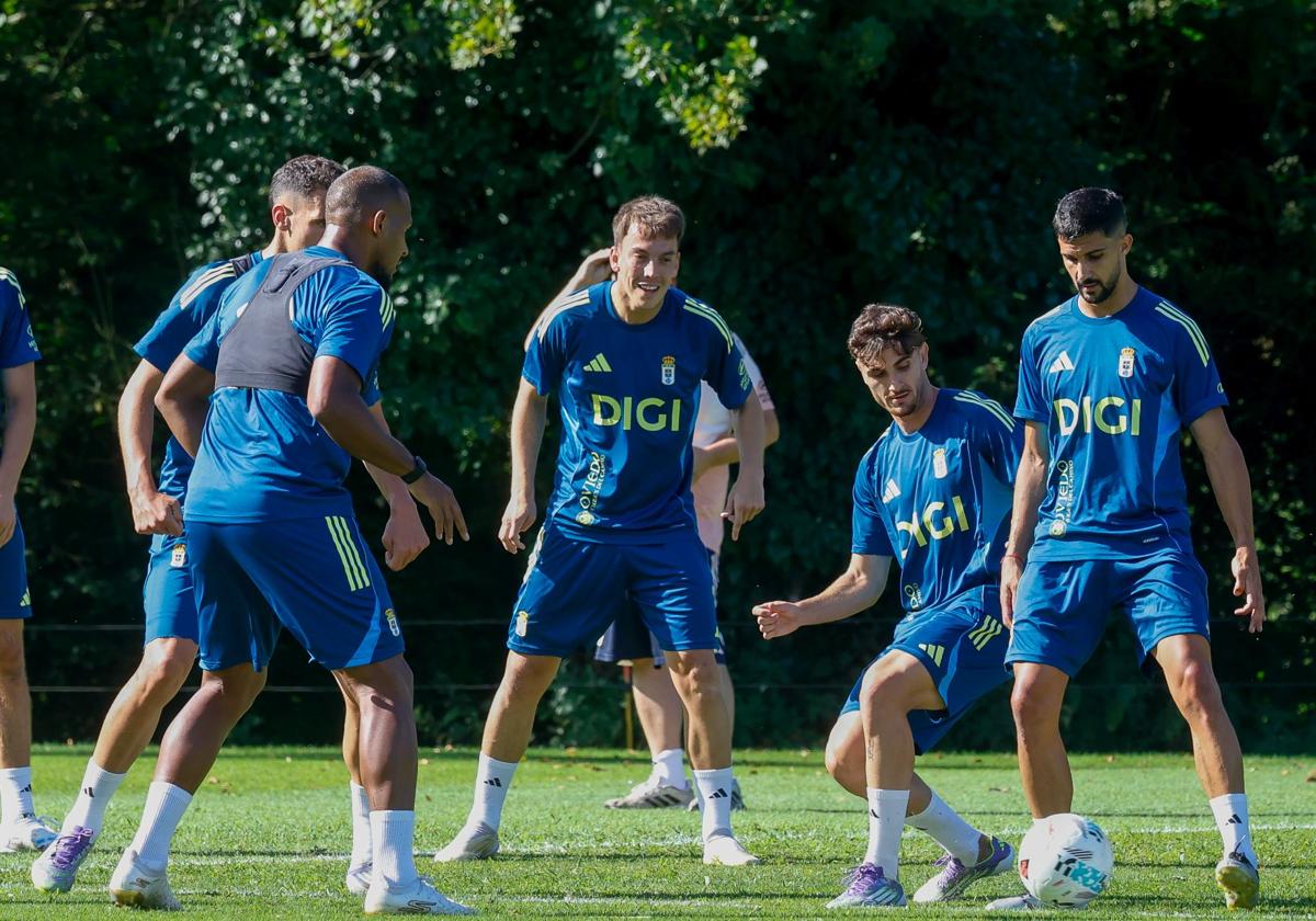 El Real Oviedo vuelve al trabajo en una semana con tres partidos